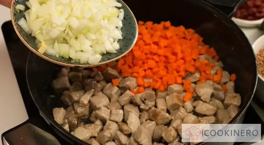 Grano saraceno con carne e verdure