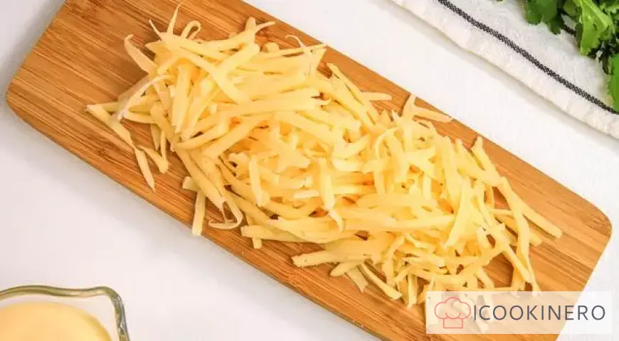 Salad with radish, cheese and carrots