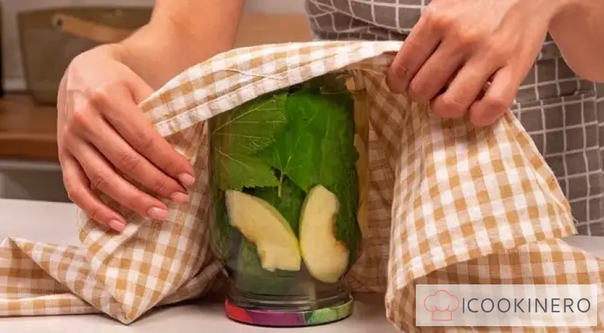 Cetrioli sottaceto con mele