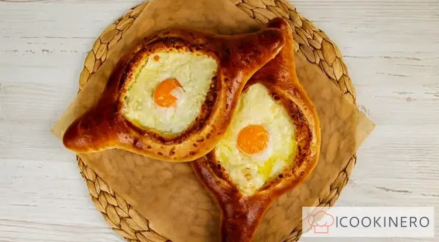 Khachapuri in stile agiario