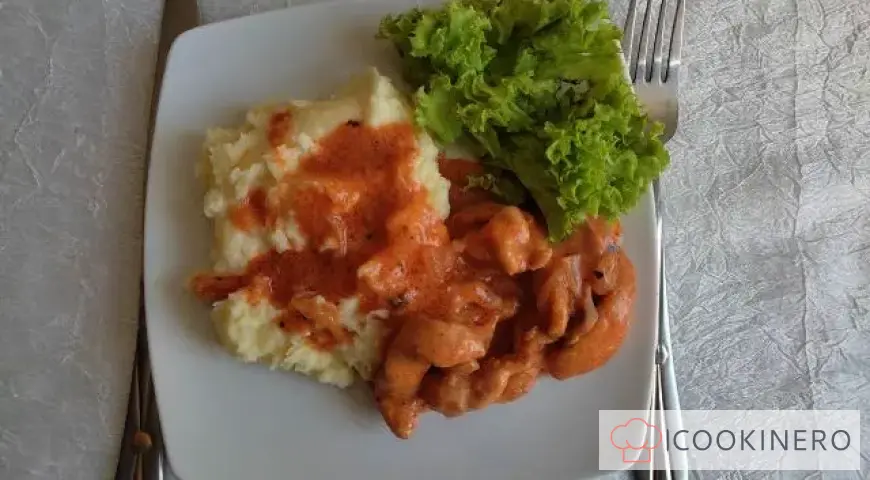Bœuf Stroganoff au poulet et à la pâte de tomates