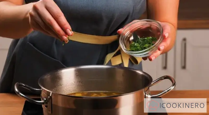 Chicken broth with vermicelli