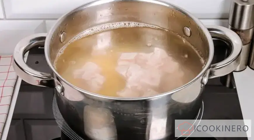 Soup with bulgur and chicken