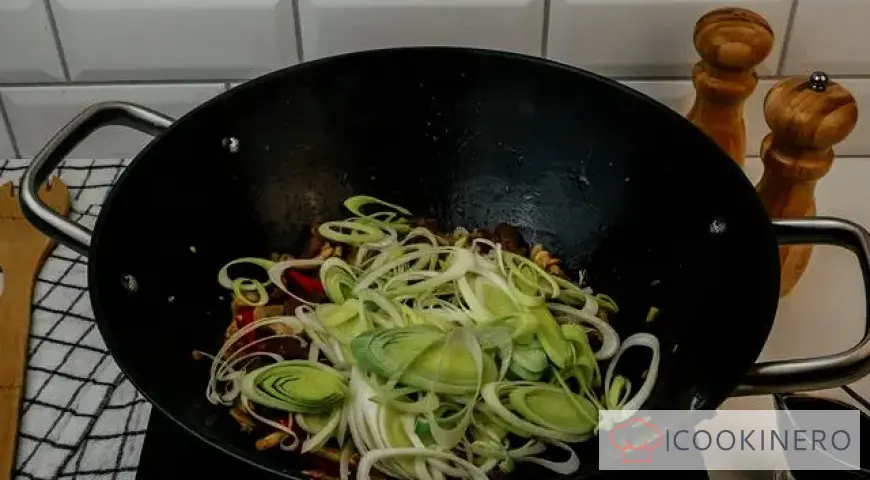 Soba with beef and oyster mushrooms