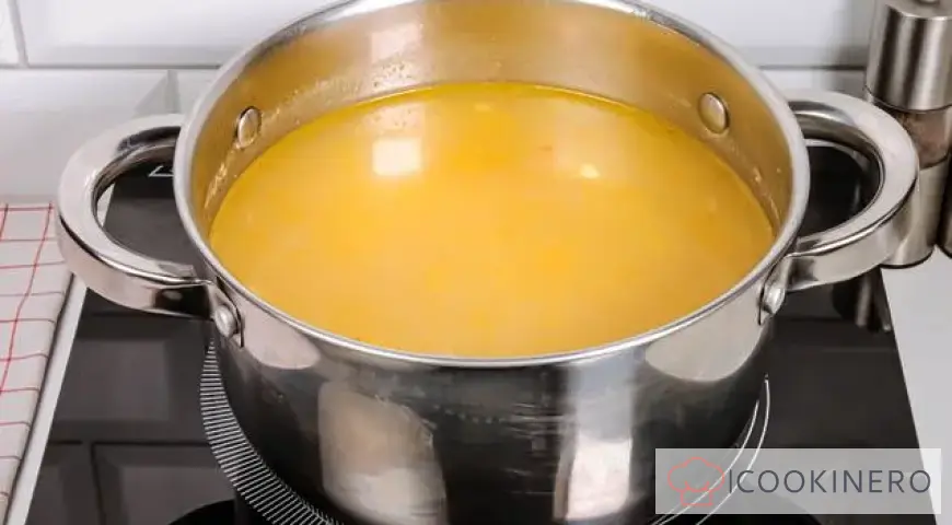Soup with bulgur and chicken