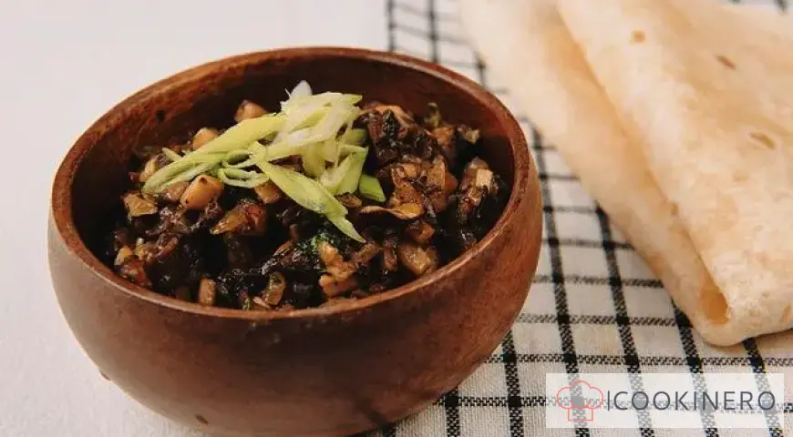 Antipasto di funghi sottaceto