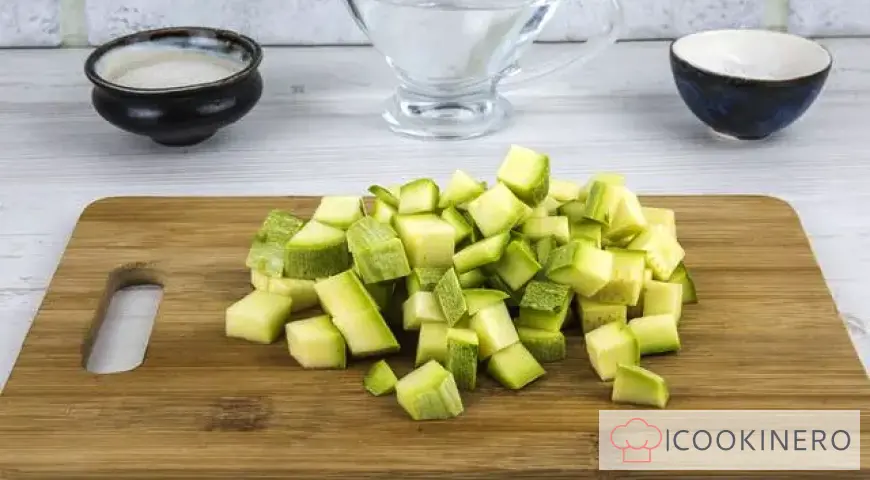 Zucchini salad with garlic for the winter