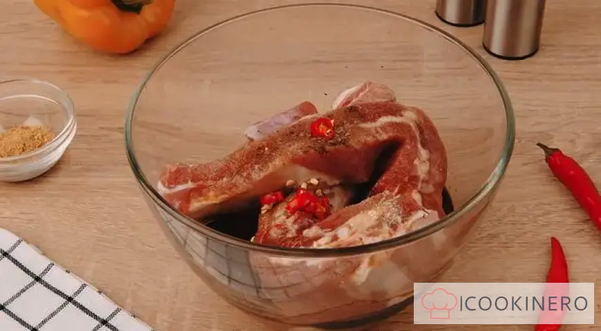 Pork ribs with aromatic herbs and bell pepper