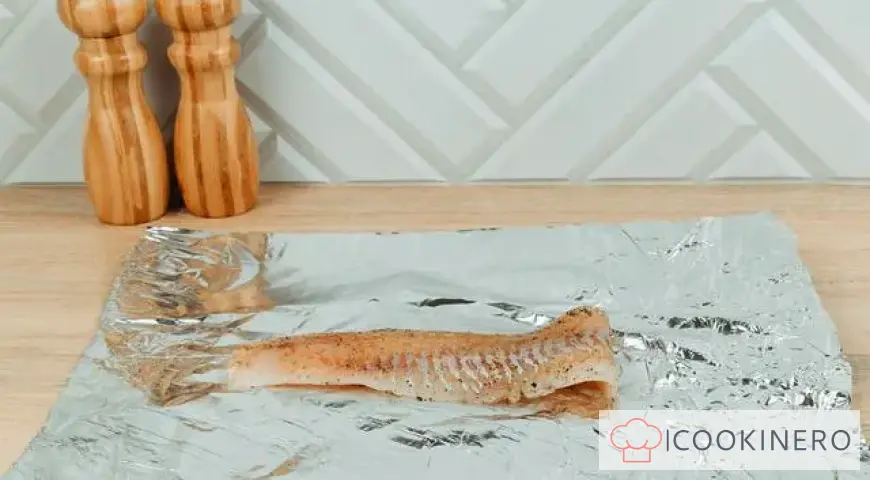 Pollock baked in cream and cherry tomatoes