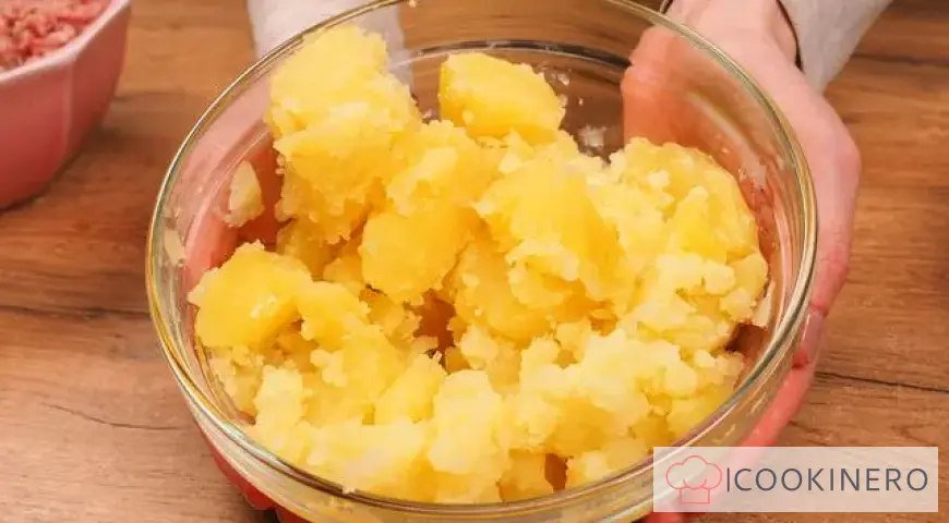 Potato roll with minced meat