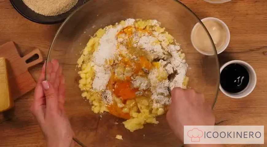 Potato sticks with cheese