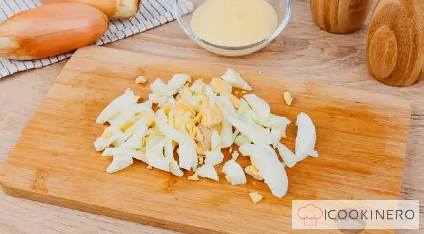 Salad with tuna and Chinese cabbage