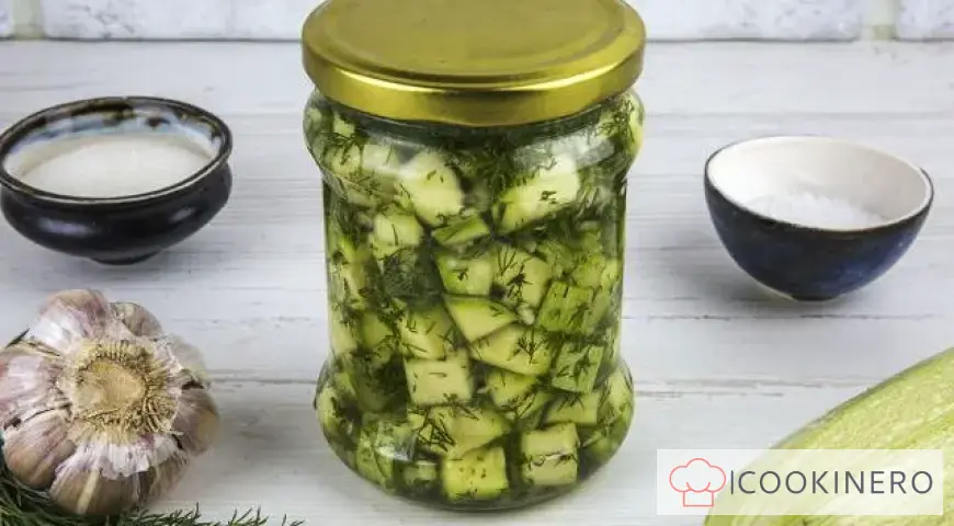 Insalata di zucchine con aglio per l'inverno