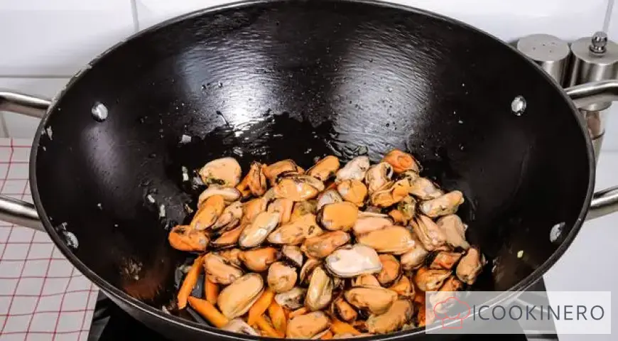 Pilaf with mussels