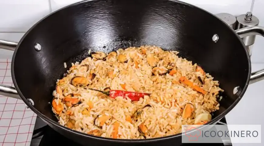 Pilaf with mussels