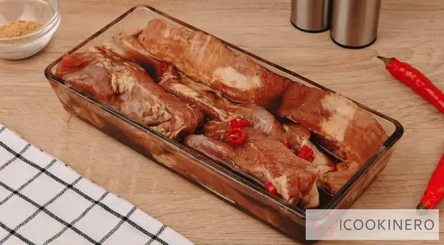 Pork ribs with aromatic herbs and bell pepper