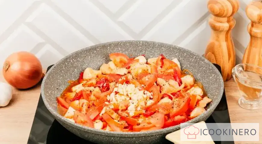 Chicken stewed with vegetables