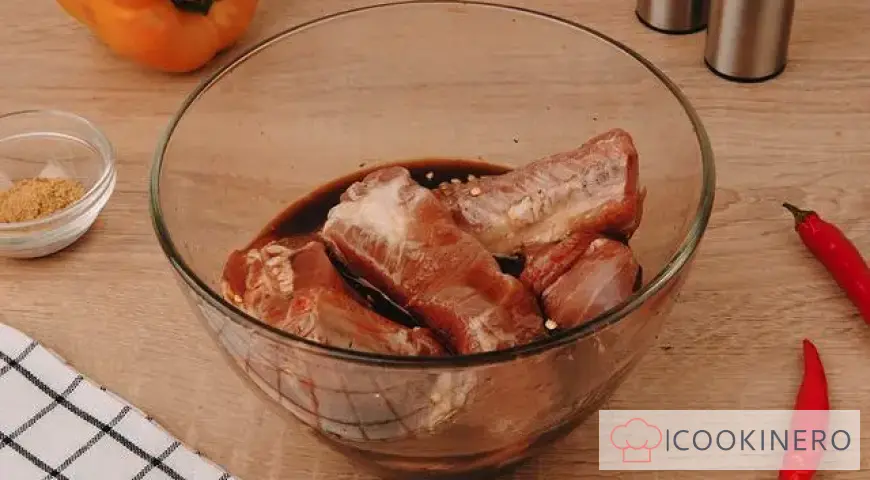 Pork ribs with aromatic herbs and bell pepper