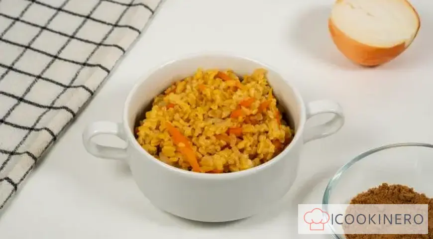 Bulgur mit Zwiebeln und Karotten