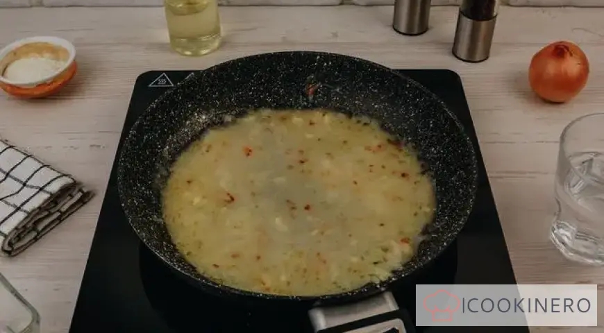 Grechanniki in sour cream sauce