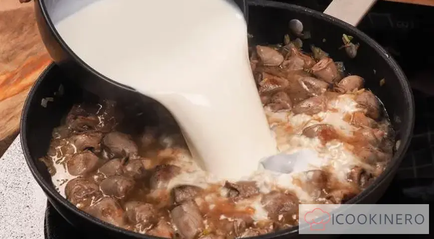 Chicken hearts in creamy sauce