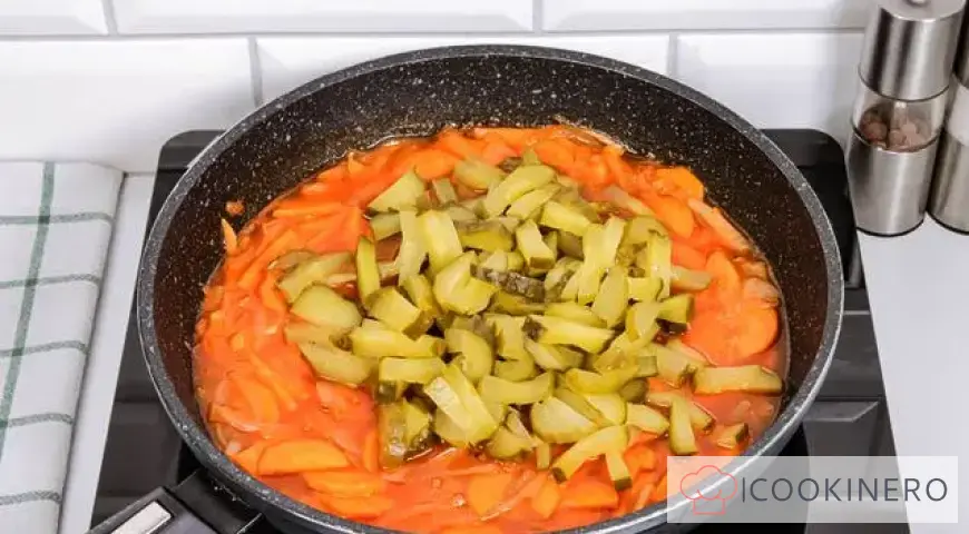 Zuppa di sottaceti con cavolo