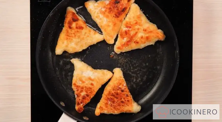 Samsa with chicken and cheese