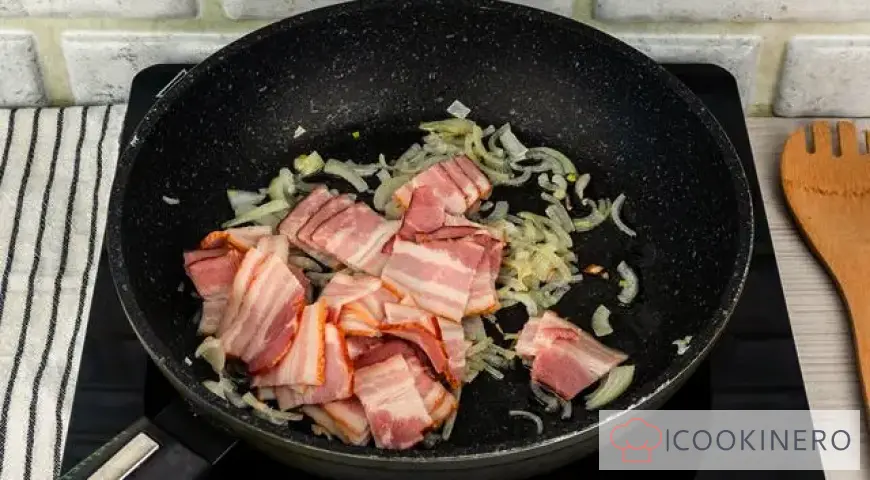 Egg noodles with bacon