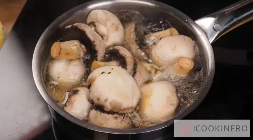 Potatoes with pickled mushrooms