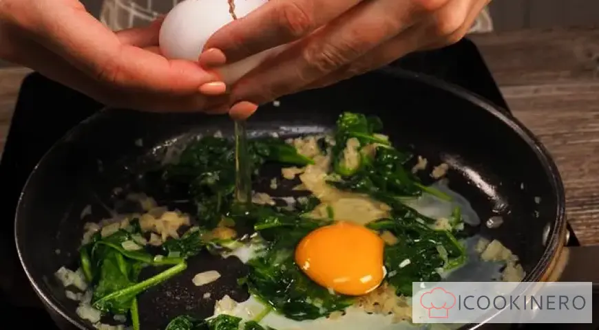 Scrambled eggs with spinach