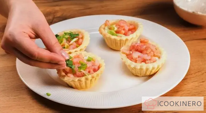Tartlets with shrimps and cream cheese