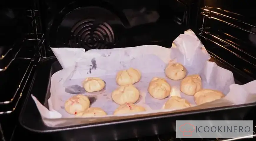 Buns with jam