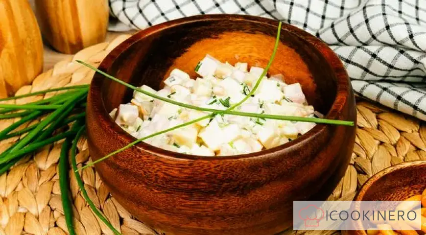 Salat mit Schinken und eingelegten Honigpilzen