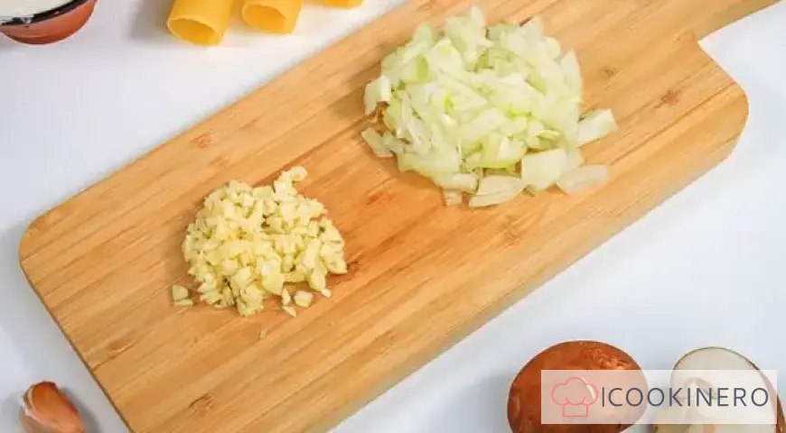 Cannelloni with minced meat and mushrooms