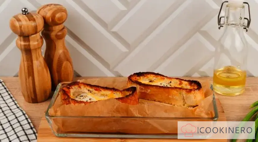 Crutones de queso con huevo al horno