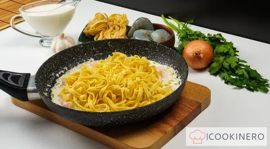 Quick Pasta with Shrimp in Creamy Garlic Sauce