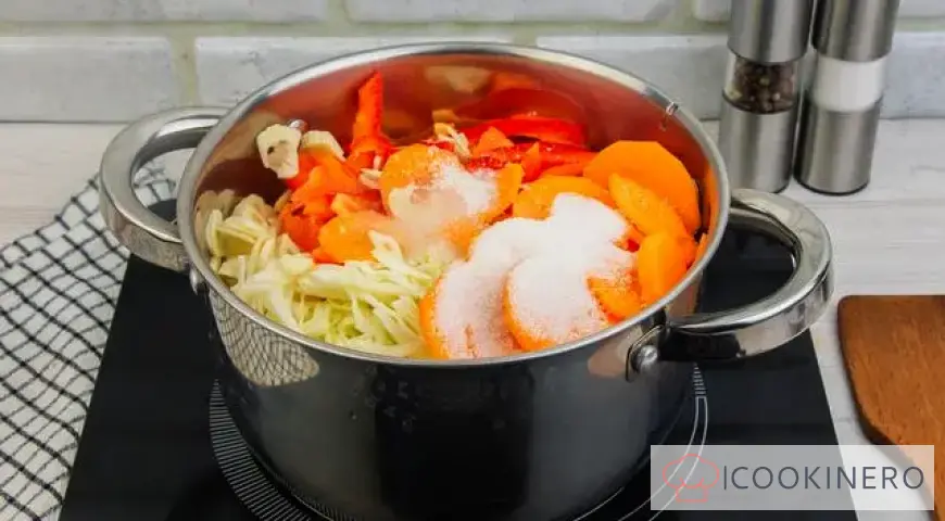 Cabbage with bell pepper for the winter