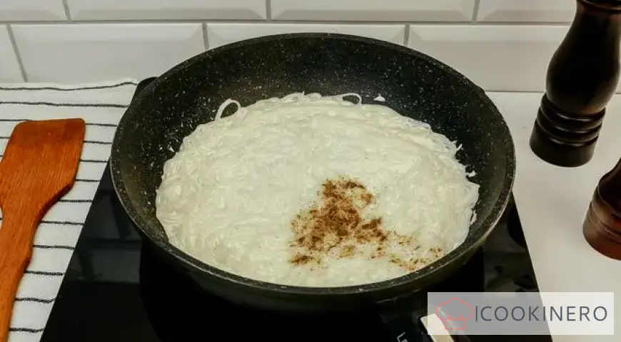 Noodles in creamy sauce