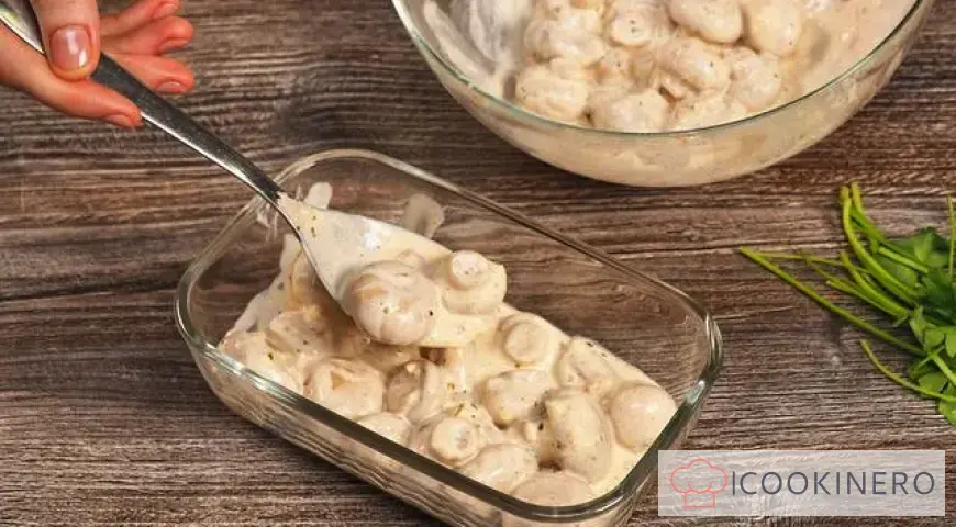 Canned champignons in the oven