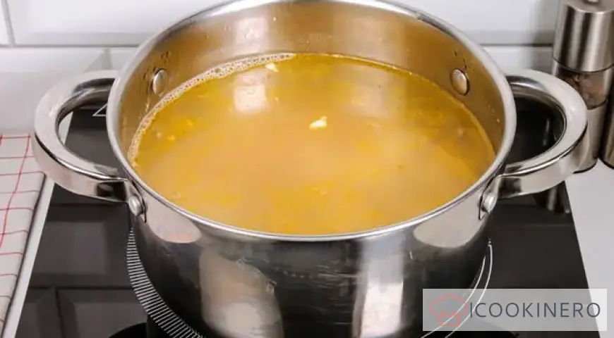Soup with bulgur and chicken