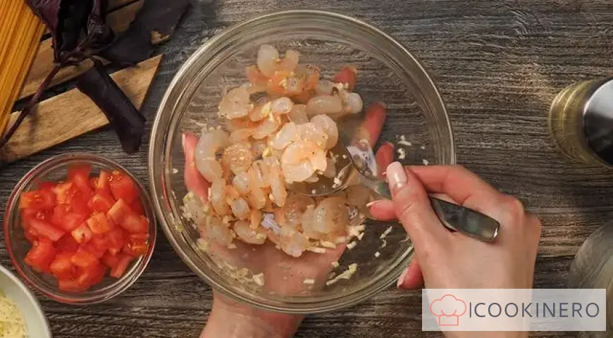 Pasta with shrimps in tomato sauce