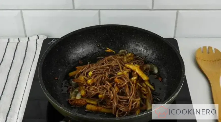 Noodles with vegetables