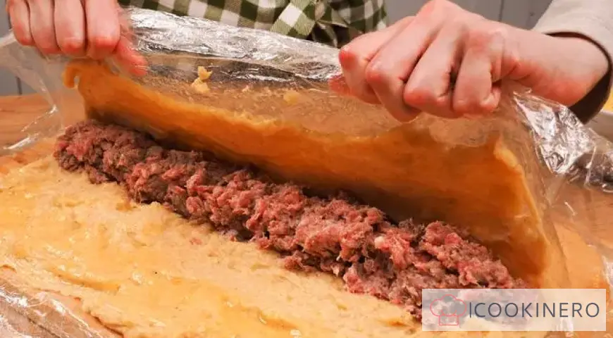 Potato roll with minced meat