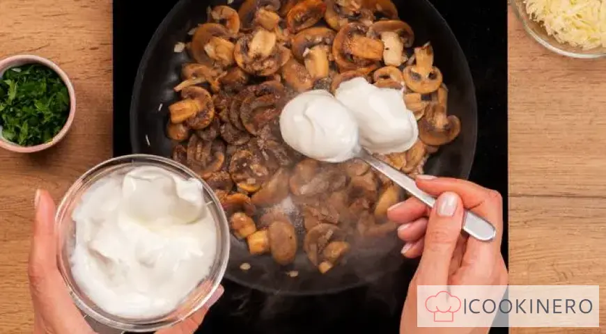 Funghi prataioli in panna acida