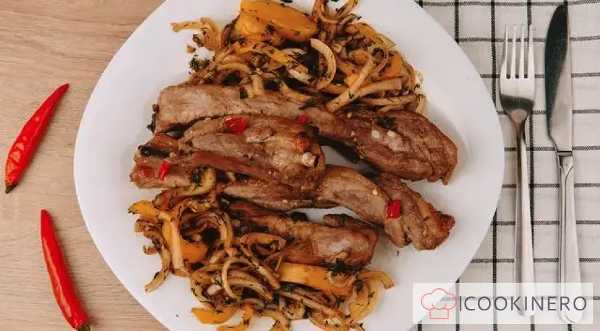 Schweinerippchen mit aromatischen Kräutern und Paprika
