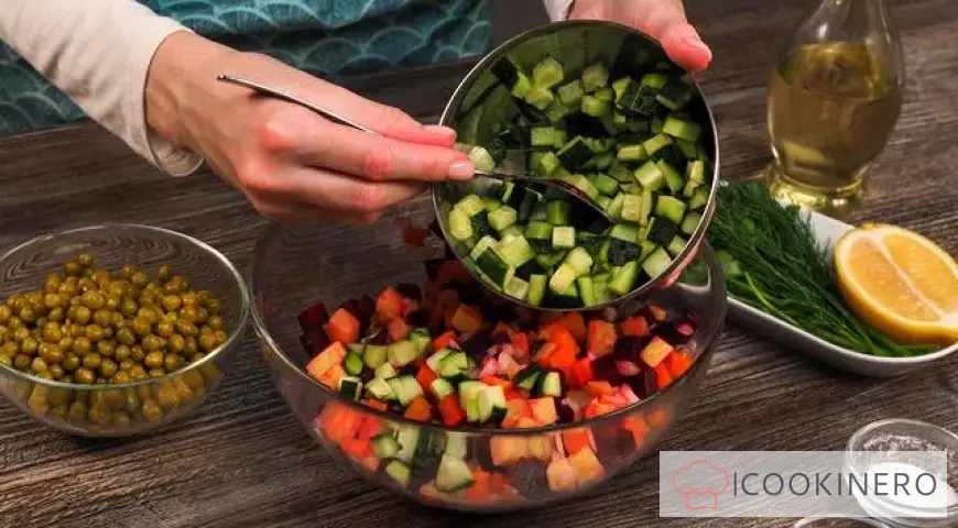 Vinaigrette with fresh cucumber