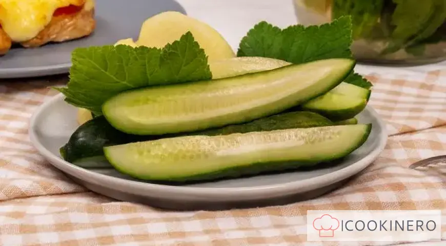 Concombres marinés aux pommes