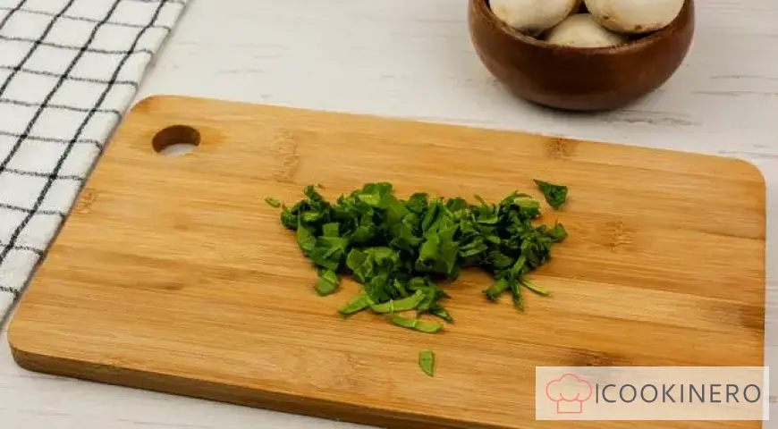 Champignons with cream cheese and spinach