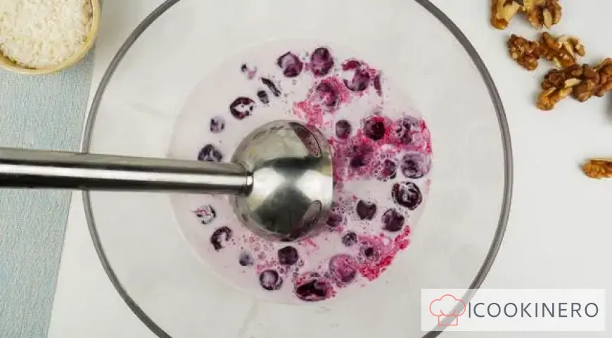 Milkshake con ciliegie, gelato e miele