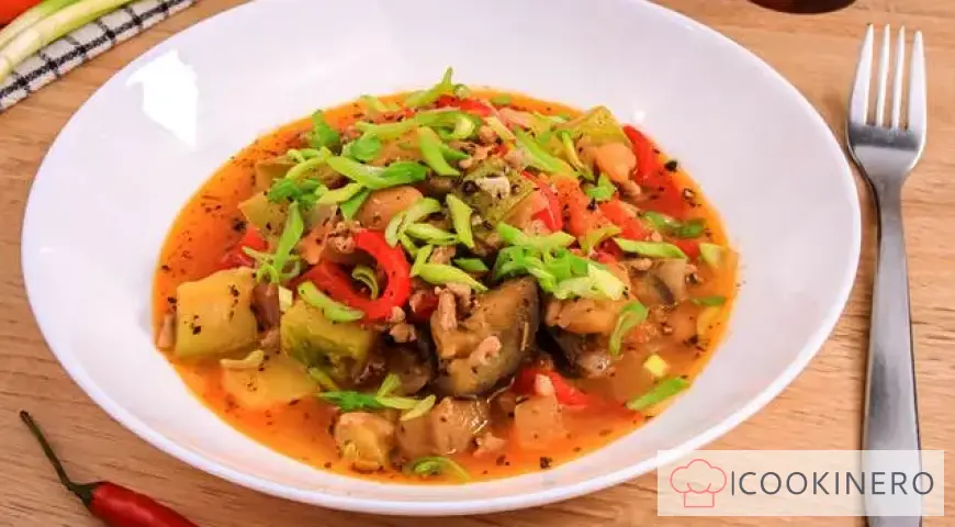 Vegetable stew with minced meat